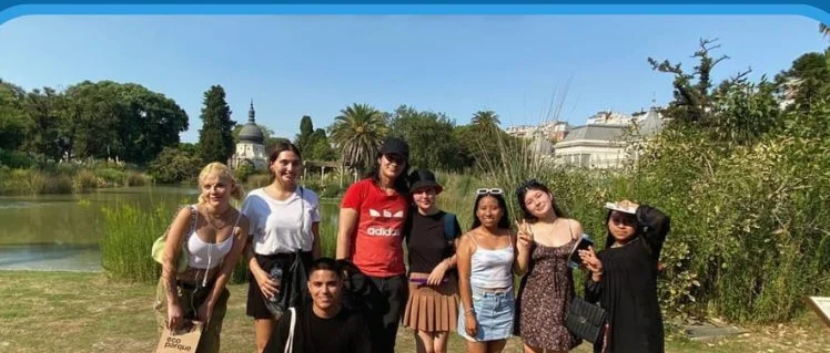 Grupo de asesorados de ArgenStudy en un paseo por Buenos Aires