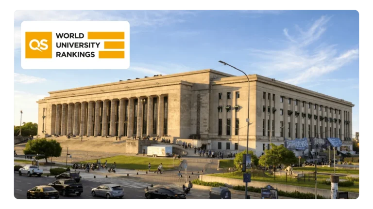 Facultad de Derecho de la UBA con el logo del ranking QS